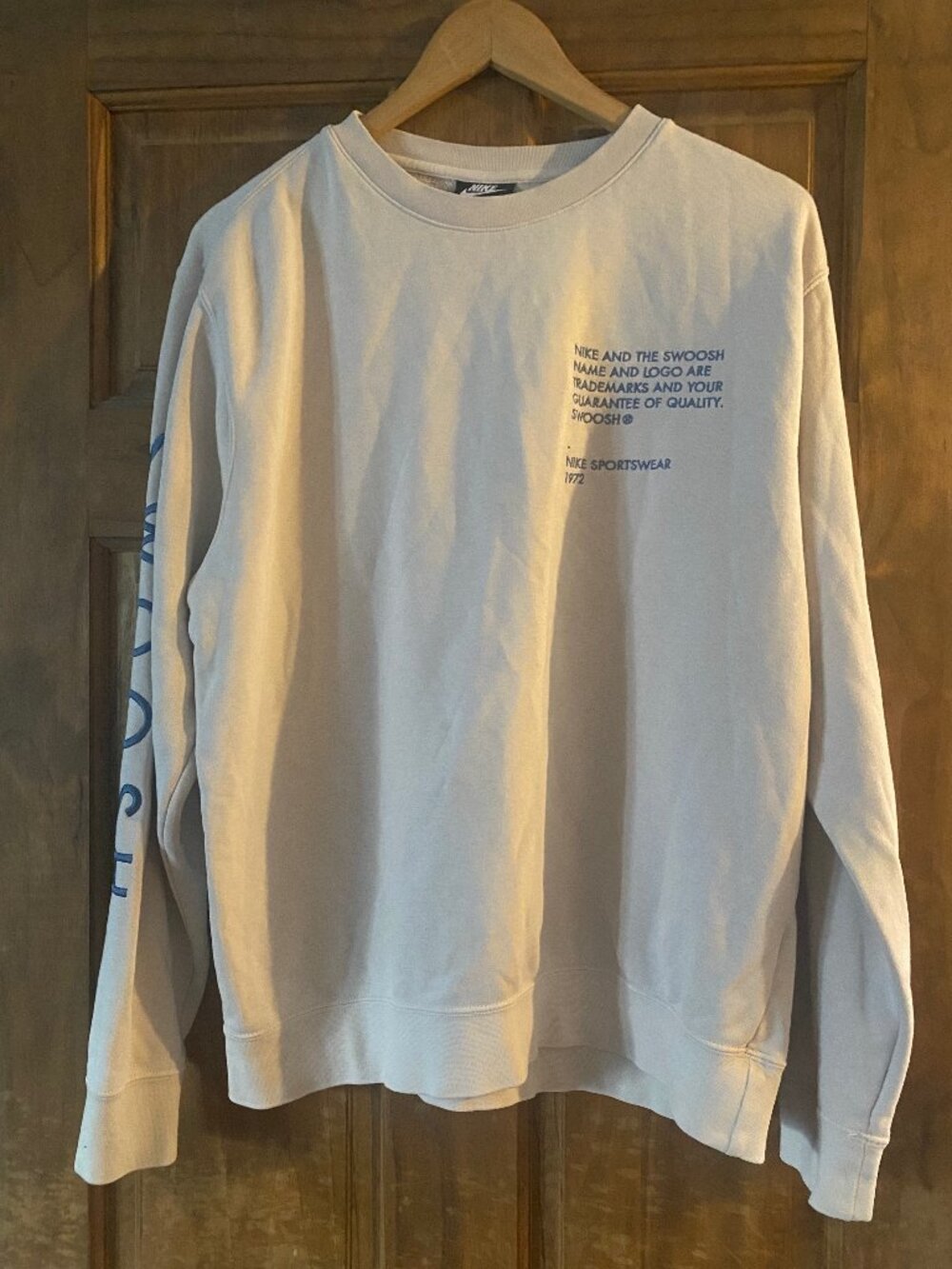 Nike cream crewneck sweatshirt